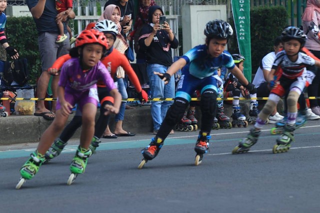 Atlet sepatu roda cilik menunjukkan kemampuannya dalam Kejuaraan Sepatu Roda di Kota Malang (Humas Pemkot Malang)