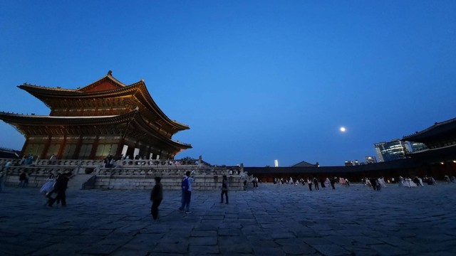 Jalang malam di Istana Gyeongbok. Foto: Khiththati/acehkini