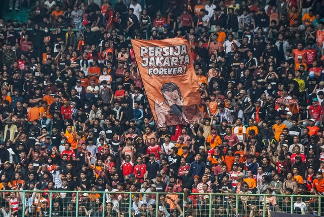 Suporter Persija Jakarta. Foto: Iqbal Firdaus/kumparan