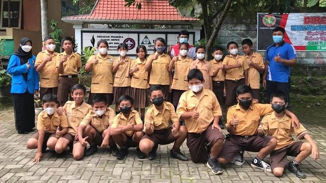 Foto bersama saat observasi pembelajaran sekolah dasar dimasa pandemi, Sumber: foto pribadi