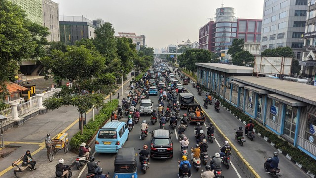  Kepadatan arus lalu lintas di Jalan Salemba Raya, Jakarta Pusat, Senin (6/6). Foto: Jonathan Devin/kumparan