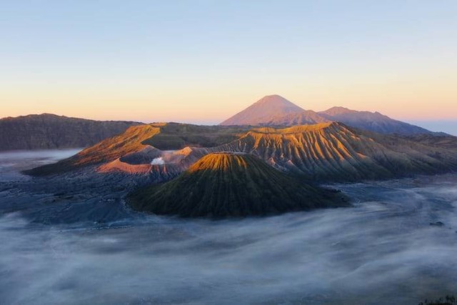 jarak surabaya ke bromo. sumber foto : unsplash/kevin zhang.