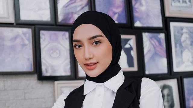 Finalis Puteri Indonesia yang kini berhijab. Foto: Instagram.com/elfinrappa