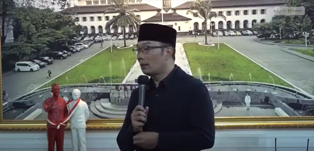 Gubernur Jabar Ridwan Kamil saat memberikan pernyataan terkait Emmeril Kahn Mumtadz di Gedung Pakuan. Dok Humas Jabar