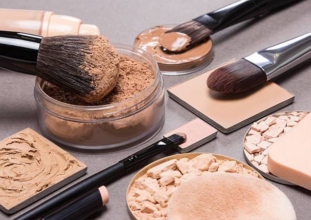 Perbedaan Loose Powder dan Compact Powder. Foto: iStockphoto