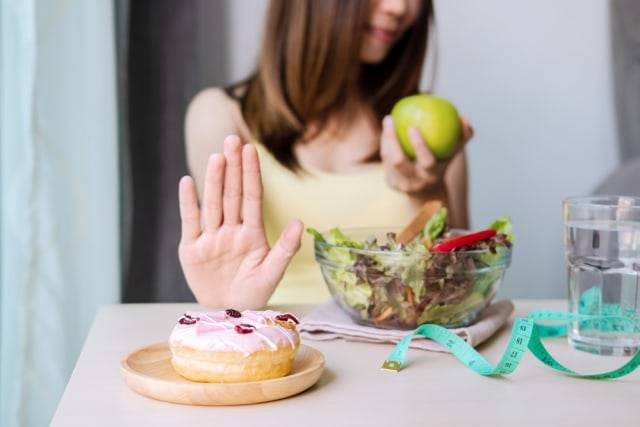 Ilustrasi penderita anoreksia yang mengkonsumsi makanan dalam jumlah sangat terbatas. Foto: Pixabay