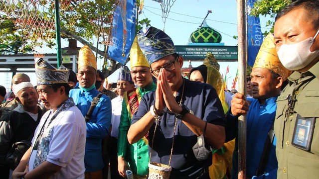 Menparekraf Sandiaga Uno saat kunjungan ke Desa Wisata Kubah Basiri, Banjarmasin. Foto: Dok. Istimewa