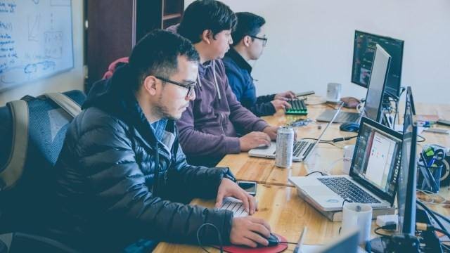 Ilustrasi Gaji Teknik Informatika. Foto: Unsplash.com