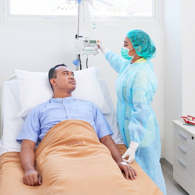 Imunoterapi dapat dilakukan melalui infus di unit kemoterapi Adi Husada Cancer Center (AHCC). Foto-foto: Dok. AHCC Surabaya