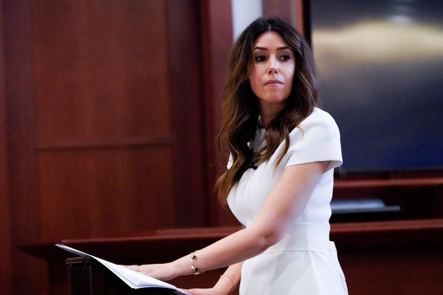 Camille Vasquez, pengacara Johnny Depp yang curi perhatian. Foto: Steve Helber/Pool via REUTERS