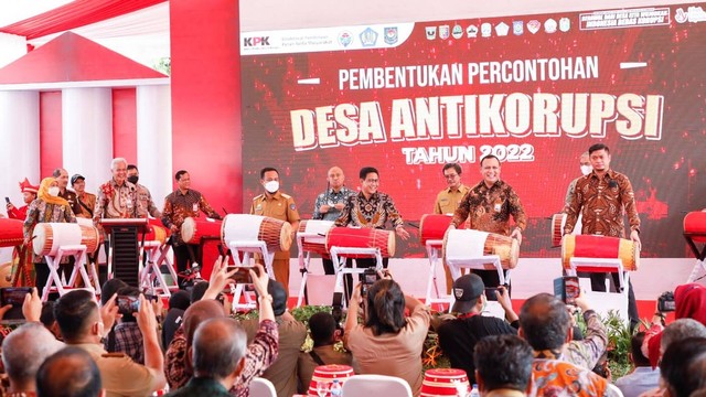 Gubernur Jateng Ganjar Pranowo mengikuti acara pembentukan percontohan desa antikorupsi yang digelar Komisi Pemberantasan Korupsi (KPK) di Gowa, Sulawesi Selatan, Selasa (7/6/2022). Foto: Dok. Istimewa