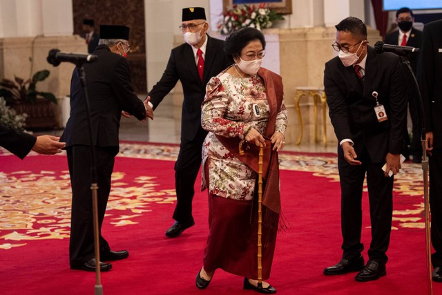 Ketua Dewan Pengarah Badan Pembinaan Ideologi Pancasila (BPIP) Megawati Soekarnoputri (kedua kanan) tiba untuk mengikuti pelantikan masa jabatan tahun 2022-2027 di Istana Negara, Jakarta, Selasa (7/6/2022). Foto: Sigid Kurniawan/ANTARA FOTO