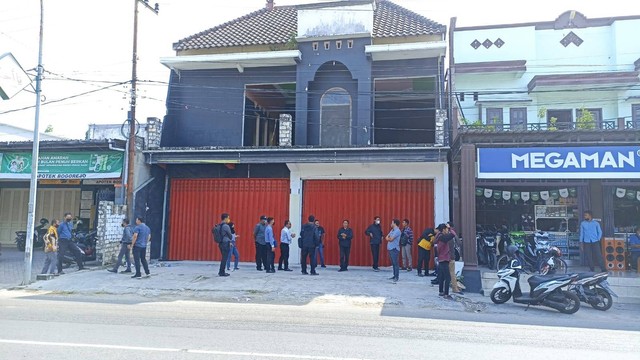 Kodisi bangunan ruko di Desa Bogorejo, Kecamatan Merakurak, Kabupaten Tuban, yang dieksekusi Pengadilan Negeri Tuban. Selasa (07/06/2022) (foto: ayu/beritabojonegoro.com)