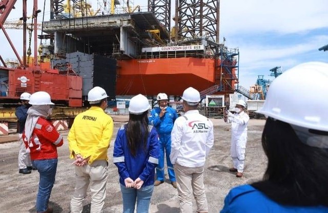 SKK Migas mengunjungi industri pendukung usaha hulu migas di Batam. Foto: SKK Migas