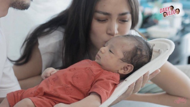 Jessica Iskandar dan Vincent Verhaag Perlihatkan Wajah Anak Mereka (1)