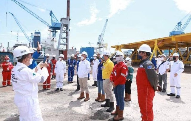 Tim dari SKK Migas saat inspeksi di PT ASL Shipyard untuk memastikan kandungan lokal dalam produksi (Foto: istimewa)