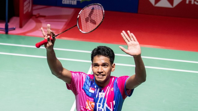 Pebulu tangkis tunggal putra Indonesia Chico Aura Dwi Wardoyo berselebrasi usai mengalahkan pebulu tangkis tunggal putra India Sameer Verma pada babak 32 besar Daihatsu Indonesia Masters 2022 di Istora Senayan, Jakarta, Rabu (8/6/2022). Foto: Muhammad Adimaja/ANTARA FOTO