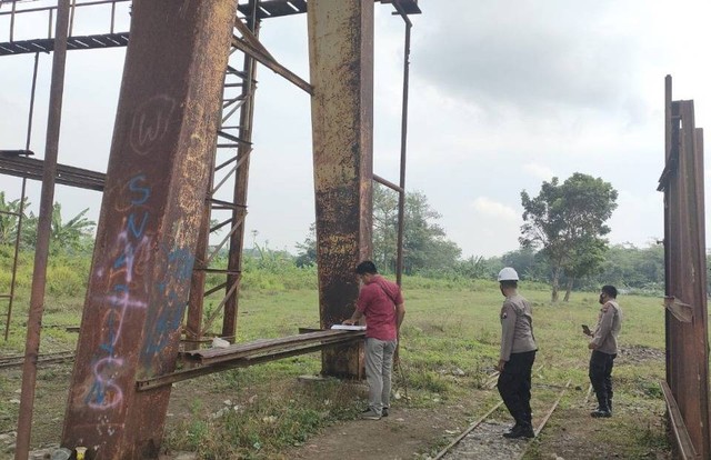 Seorang buruh Pabrik Gula (PG) Sragi, Kabupaten Pekalongan, Slamet Sholeh (50) tewas usai tersengat listrik di area timbangan tebu, Rabu (8/6/2022).