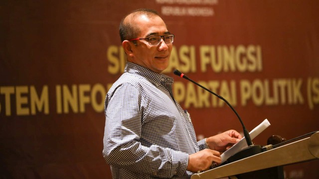 Ketua KPU RI, Hasyim Asy'ari membuka acara Simulasi sistem informasi partai politik di Jakarta, Kamis (9/6). Foto: Aditia Noviansyah/kumparan