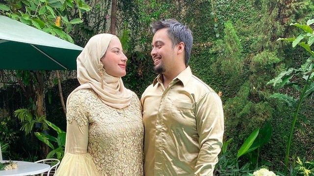 Potret OOTD couple ala Tasyi Athasyia dan suami. Foto: Instagram.com/tasyiiathasyia