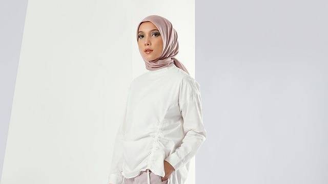 Ilustrasi potret modest fashion ala Jenahara Nasution. Foto: Instagram.com/jenaharanasution