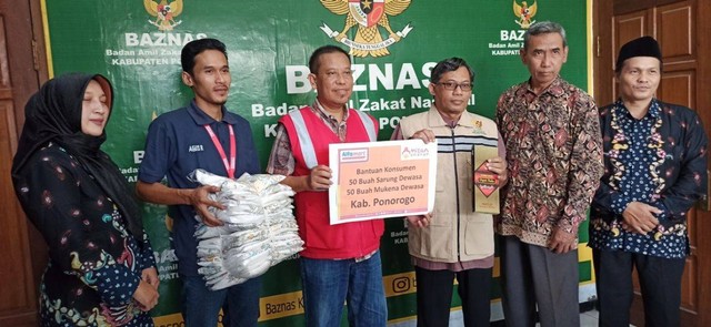 Alfamart Donasikan Uang Receh Konsumen ke Baznas Ponorogo