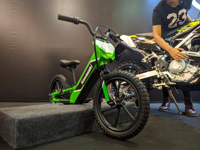 Kawasaki Motor Indonesia perkenalkan sepeda motor listrik Kawasaki Elektrode. Foto: Sena Pratama/kumparanOTO