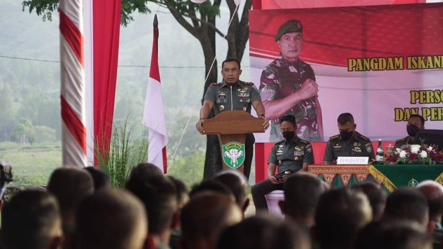 Pangdam IM Mayjen TNI Mohamad Hasan saat memberikan pengarahan kepada keluarga besar Kodim 0113/Gayo Lues. Foto: Pendam IM