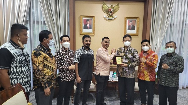 Komisi V DPR Aceh bertemu dengan Menteri Kesehatan, Budi Gunadi Sadikin. Foto: dok. Falevi  
