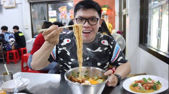 Food Blogger Erwin Putra.