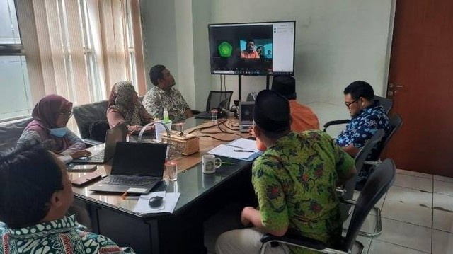 Diskusi Tim Editor jurnal pengabdian masyarakat UIN Malang, bertajuk Journal of Research on Community Engagement (JRCE) yang berhasil terindeks Sinta peringkat 5. Foto / dok