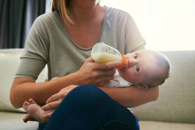 Ilustrasi susu formula yang rasanya mirip ASI (Sumber: iStock)