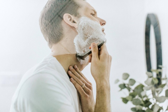 Bagaimana cara mencukur kumis dan jenggot agar tidak tumbuh lagi? Foto: Unsplash