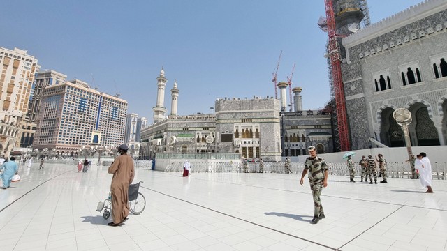 Kondisi Makkah saat cuaca di siang hari sekitar 39 derajat celsius.
 Foto: Muhammad Iqbal/kumparan