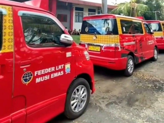 Angkutan umum feeder LRT yang sudah tiba di Palembang. (ist)