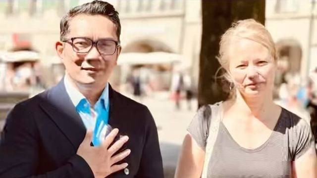 Ridwan Kamil bersama Geraldine Beldi, seorang guru SD yang menemukan jenazah Eril di Sungai Aare. Foto: Instagram/@ridwankamil