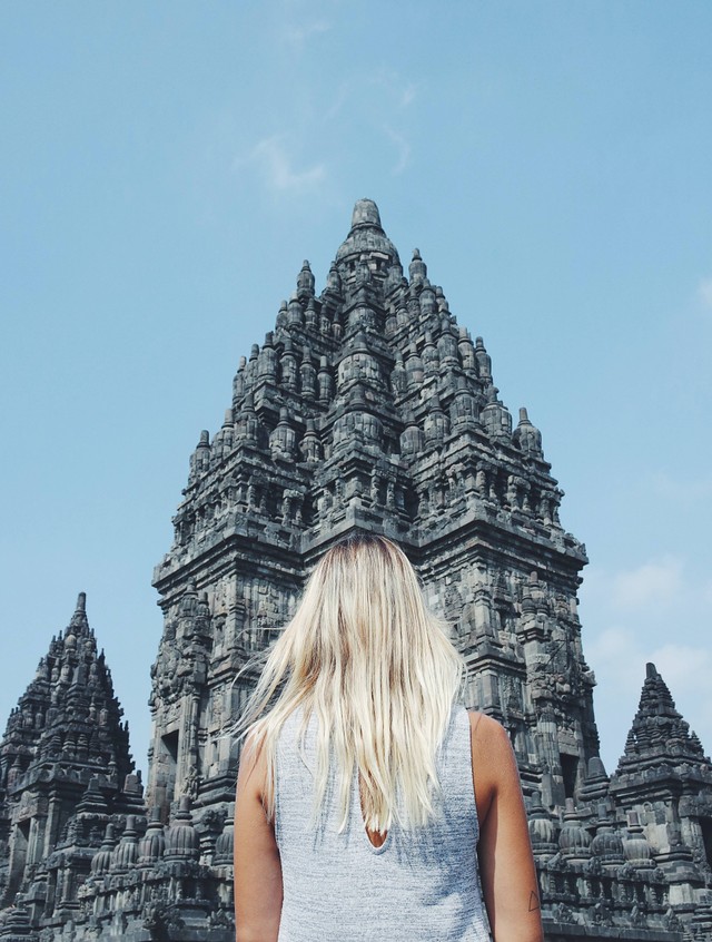 Rekomendasi Hotel Dekat Prambanan : Unsplash/Víctor Vázquez