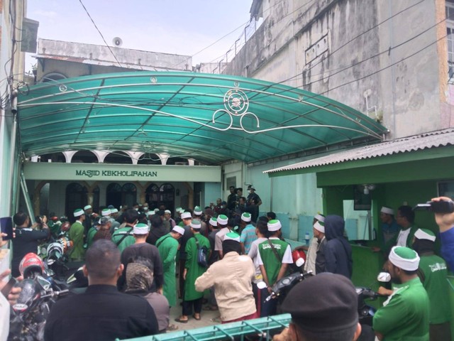 Kantor pusat Khilafatul Muslimin di Lampung digeledah Polda Metro Jaya. | Foto: Bella Sardio/ Lampung Geh