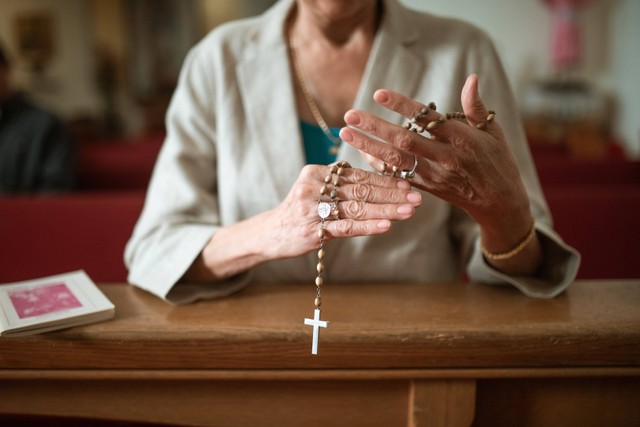 https://www.pexels.com/id-id/@rodnae-prod/ - kalender liturgi desember 2022