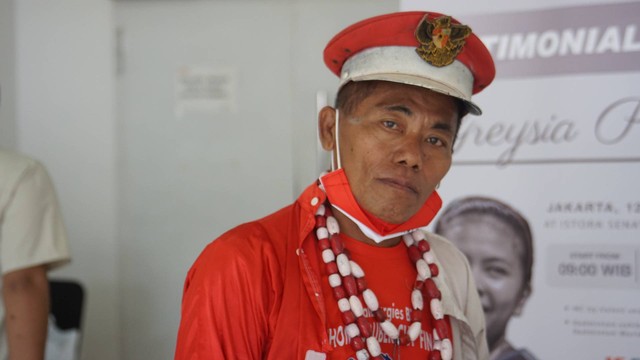 Pak Yanto, suporter bulu tangkis legendaris Indonesia di Istora Gelora Bung Karno, Senayan, Jakarta, Sabtu (11/6). Foto: Jodi Hermawan/kumparan