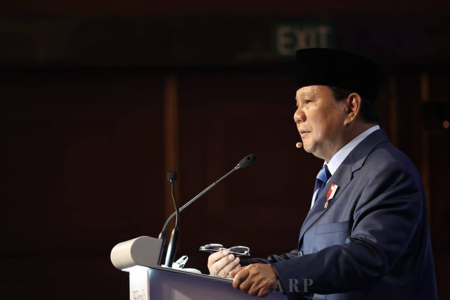 Menhan RI Prabowo Subianto dalam acara diskusi panel forum IISS Shangri-La Dialogue 2022, dengan tajuk "Mengelola Persaingan Geopolitik di Kawasan Multipolar," Singapura, Sabtu (11/6). Foto: Kemhan RI