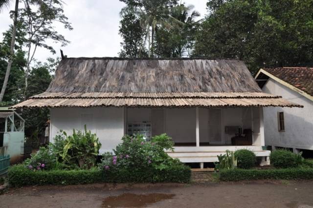 Ilustrasi Kampung Adat Pulo (Sumber photo: kumparan.com)