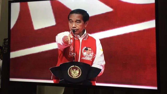 Presiden Jokowi di Acara Silaturahmi relawan tim 7 di Ancol, Jakarta Utara, Sabtu (11/6/2022). Foto: Paulina Herasmaranindar/kumparan