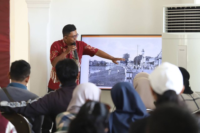 Kuncarsono Prasetyo dalam Sarasehan Kebangsaan, Memperingati Hari Lahir Bung Karno bertajuk "Warisi Apinya, Jangan Abunya". Foto: Diskominfo Surabaya