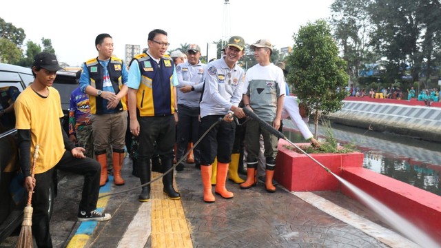 Wali Kota Palembang Harnojoyo, mengajak masyarakat menjaga kebersihan lingkungan. Foto: Istimewa