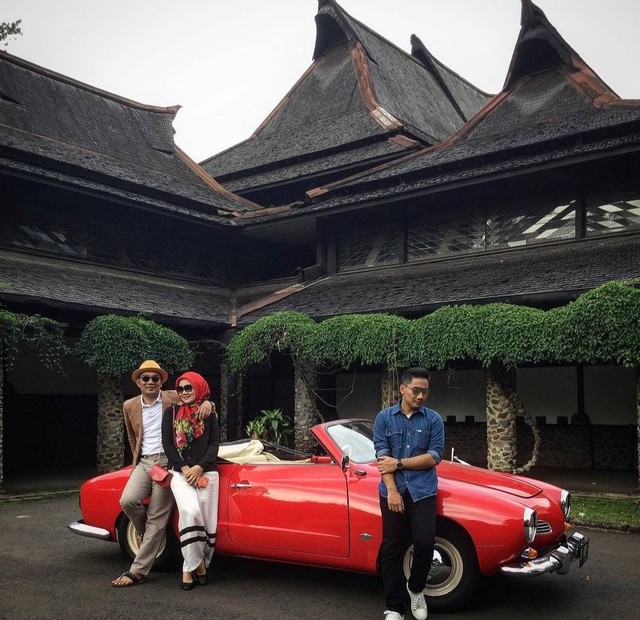 Eril dan Volkswagen Karmann Ghia. Foto: Instagram/@ridwankamil