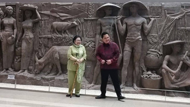 Megawati Soekarnoputri kunjungi Sarinah bersama Erick Thohir dan Triawan Munaf, Senin (13/6/2022). Foto: Annisa Thahira Madina/kumparan