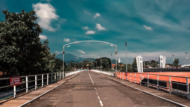 Potret Jembatan Lama Kota Kediri yang diambil dari sisi Timur (Sumber: Koleksi Pribadi)