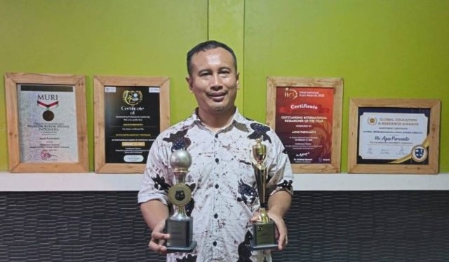 Dosen Universitas Safin Pati, Agus Purwanto.