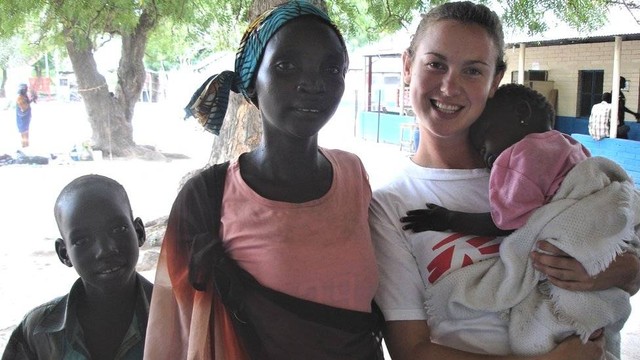 Anna bekerja di sebuah klinik di Sudan Selatan dengan fasilitas minim.